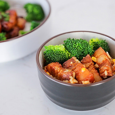 鸿运当头， 一品红（红烧肉盖饭）