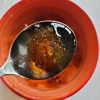 银耳桃胶雪梨羹的做法图解2