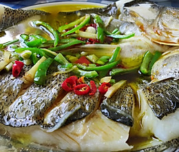 清蒸鲈鱼，超级简单的华丽大餐的做法