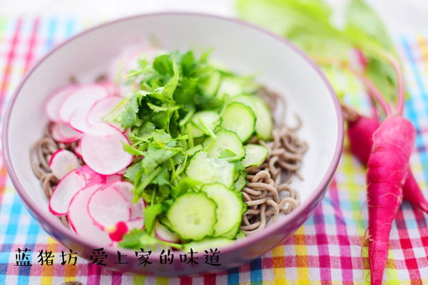 清新酸辣荞麦面