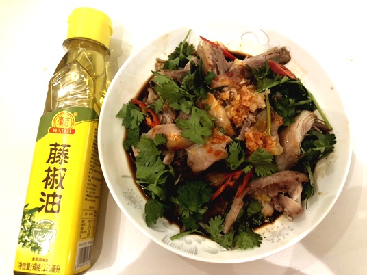 藤椒油拌手撕老鸡腿的做法