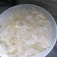 银耳汤的做法图解2