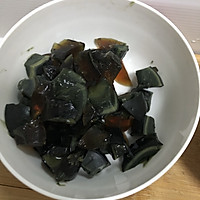皮蛋瘦肉粥的做法图解2