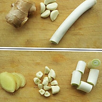 产妇进补汤品——莲藕玉米排骨汤的做法图解4