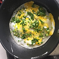 能量快手早餐||煎饼果子的做法图解3