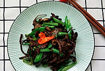 腊肉干煸茶树菇的做法