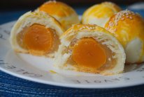 #感恩妈妈 爱与味蕾同行#莲蓉蛋黄酥的做法