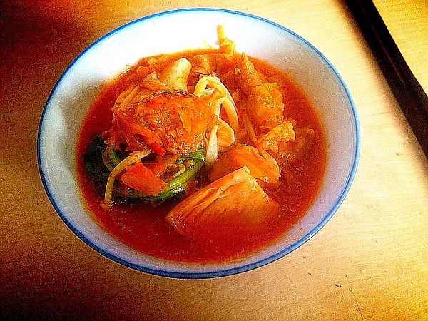 肥牛菌菇泡菜锅