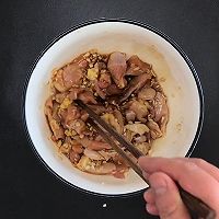 鸡肉松茸焖饭｜牛佤松茸食谱的做法图解2