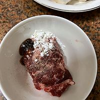 黑椒牛肉鸡腿菇的做法图解2