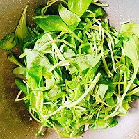 #金龙鱼橄调-橄想橄做#金龙鱼木耳拌马兰头的做法图解2