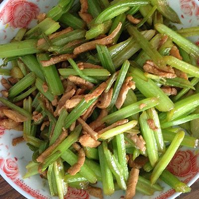 芹菜炒肉