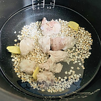 #夏日消暑，非它莫属#冬瓜薏米排骨汤的做法图解6