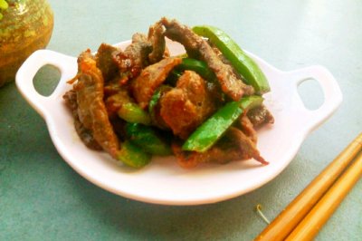 牛肉炒灯椒