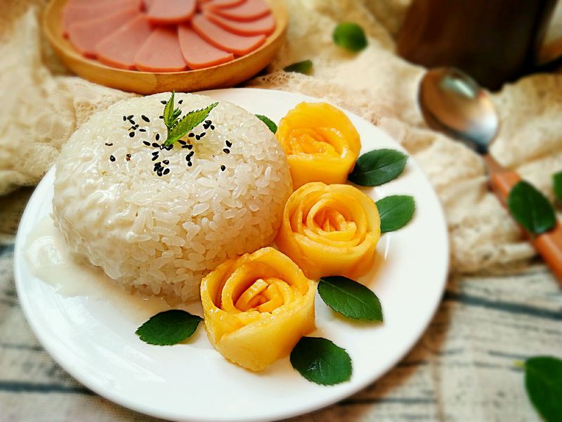 Thai style mango glutinous rice