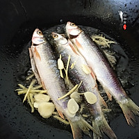 香煎豆豉鲮鱼（媲美鱼罐头哦）的做法图解3