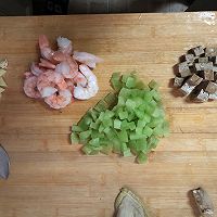 轻食-莴笋素鸡炒虾仁的做法图解1