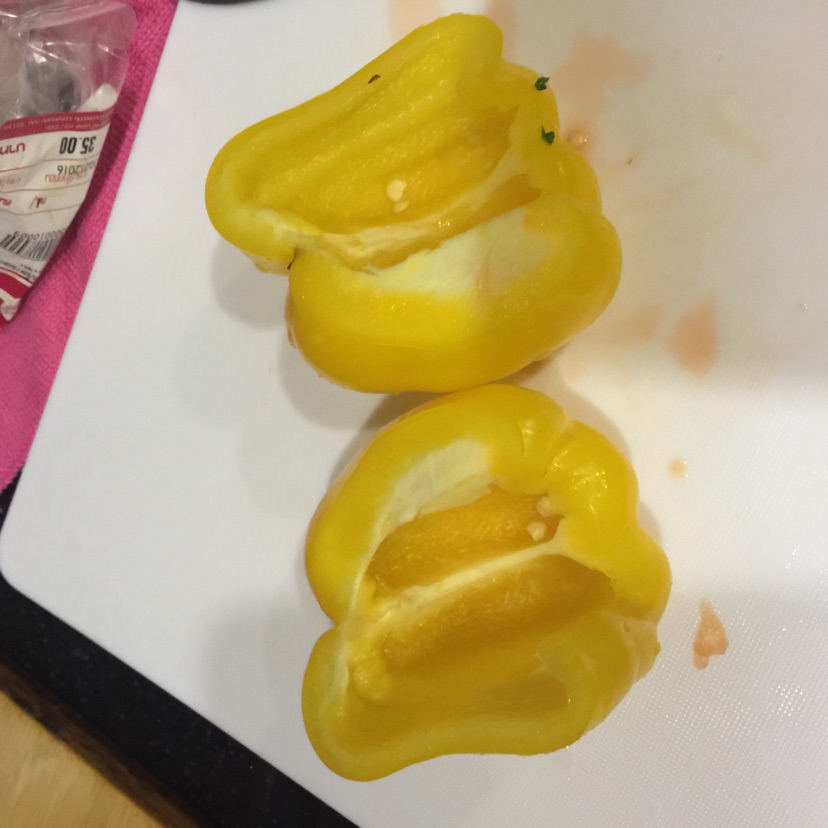 三色彩椒炒鸡丁的做法图解2