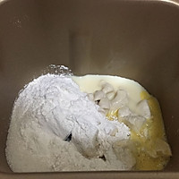东菱电子烤箱-超软炼奶排包中种法的做法图解3