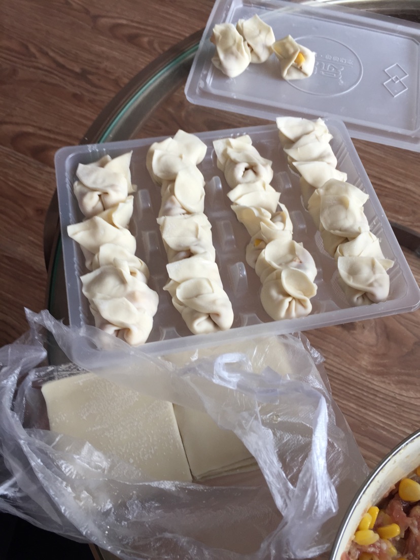 玉米鲜肉馄饨的做法图解2