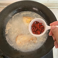 秋冬季节养生荷包蛋萝卜汤网红减脂汤的做法图解6