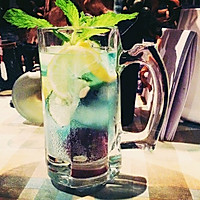 蓝玫瑰威士忌调酒饮料的做法图解6