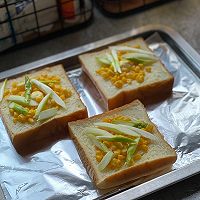 芝士培根松茸烤面包片的做法图解2