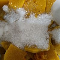 #美食新势力#椰蓉南瓜小方的做法图解3