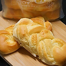 椰蓉辫子排包
