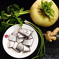 【盘菜烧带鱼】——冬季家常菜的做法图解1