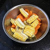 胡萝卜玉米大骨汤的做法图解7