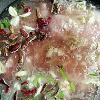 鱿鱼红菇汤的做法图解9