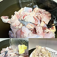 滋补气血的栗子鸡汤的做法图解1