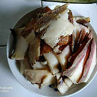 茶树菇炒腊肉的做法图解1