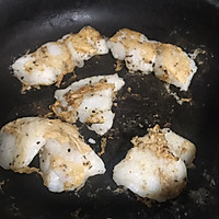 快手减脂餐 黑胡椒爱好者的首选 黑胡椒龙利鱼柳的做法图解2