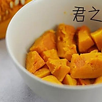 又快手又松软的南瓜大麦芬,金灿灿好美味!的做法图解2