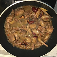 【鱼小厨：炒】枸杞红枣烧乳鸽的做法图解6