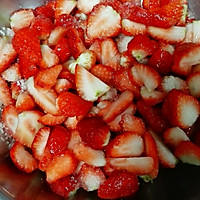 酸甜爽口的草莓酱的做法图解1