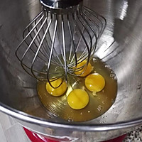 用美食环游世界之黑森林蛋糕 苦黑巧克力加樱桃果香 好吃又易做的做法图解2