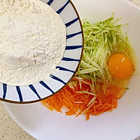 营养快手早餐～西葫芦胡萝卜鸡蛋饼的做法图解4