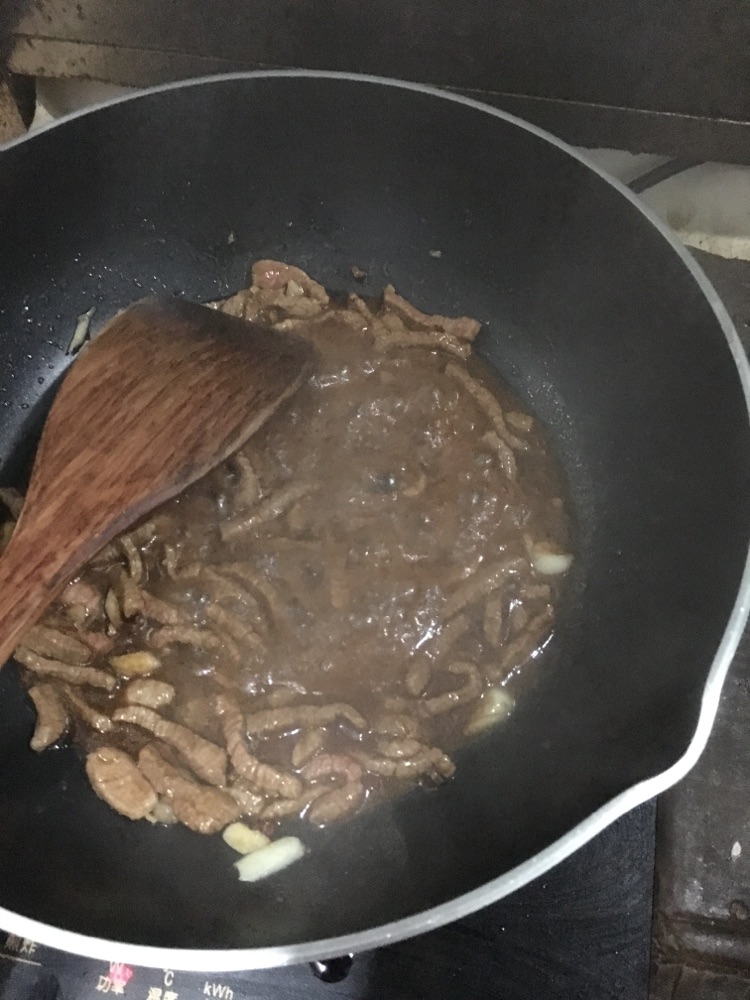 芹菜炒牛肉的做法图解6