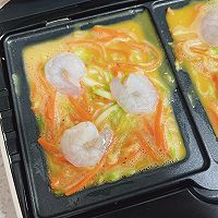 西葫芦虾仁蛋饼，鲜嫩营养的快手早餐 #我的女神“饭”儿#的做法图解8