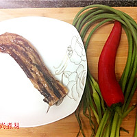 蒜薹炒腊肉的做法图解1