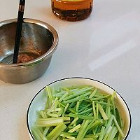 #异域美味 烹饪中式年味#芹菜炒肉丝的做法图解4