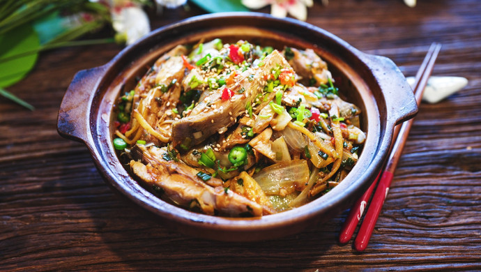 鲳鱼煲
