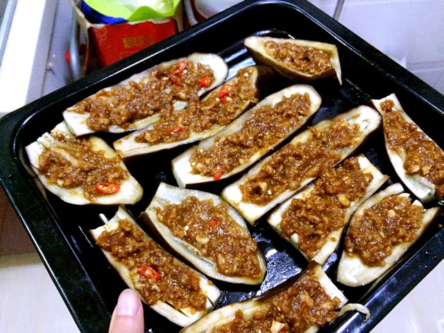 蒜香肉沫茄子的做法图解2