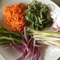 凉拌豆皮的做法图解2