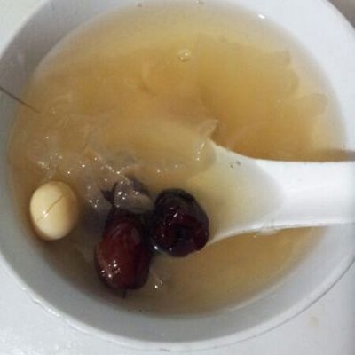 夏季养颜红枣银耳莲子汤