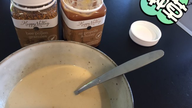 懒人减肥早餐：燕麦+蜂花粉的做法