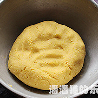 苦苣香菇玉米面贴饼子的做法图解5